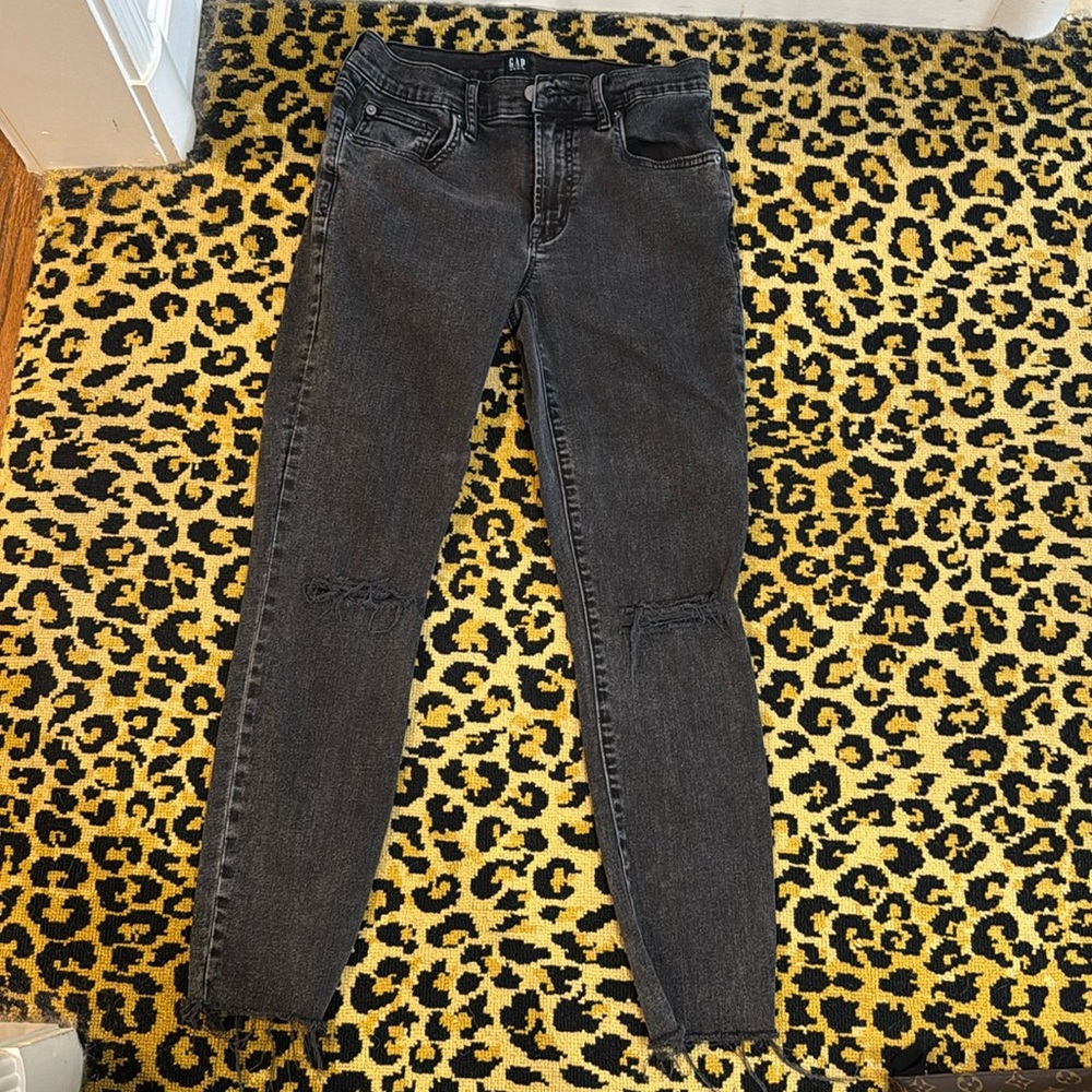 GAP JEANS SIZE 28